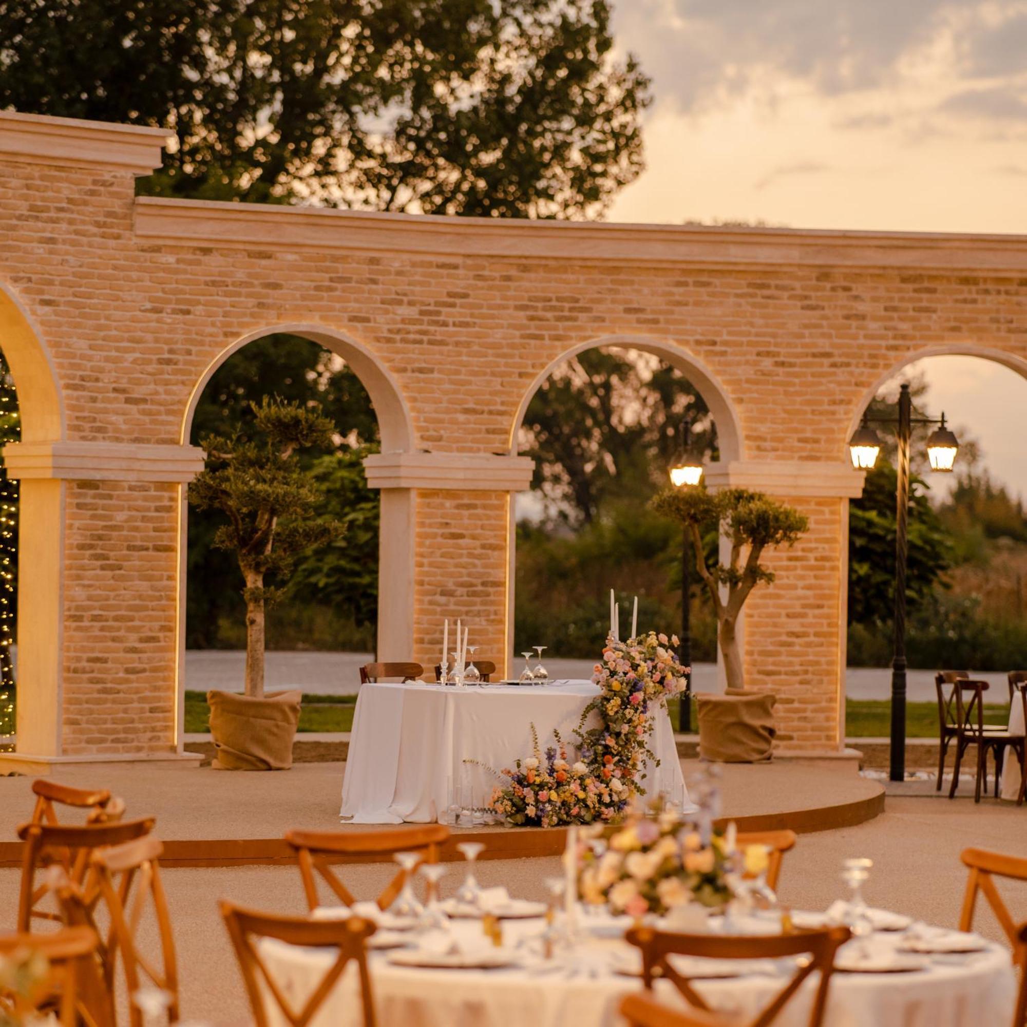 Amazona Hotel Pristina Buitenkant foto