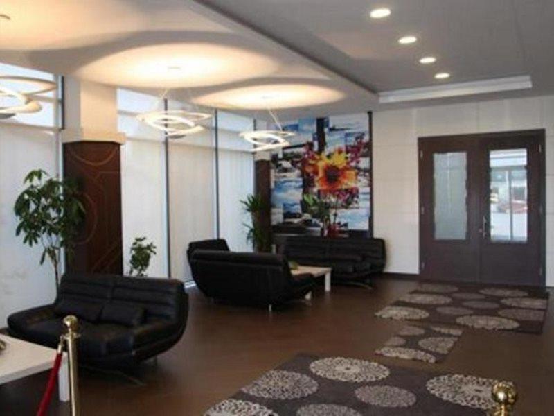 Amazona Hotel Pristina Buitenkant foto