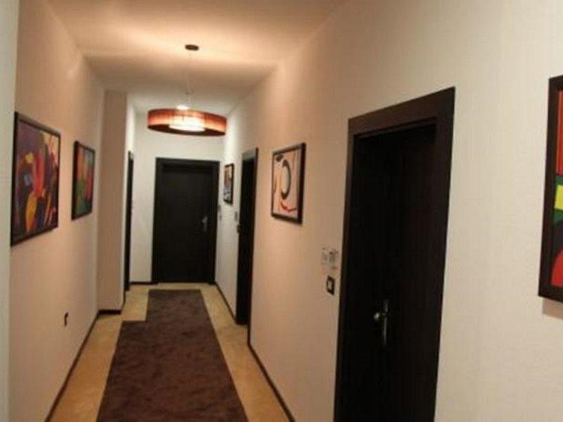 Amazona Hotel Pristina Buitenkant foto
