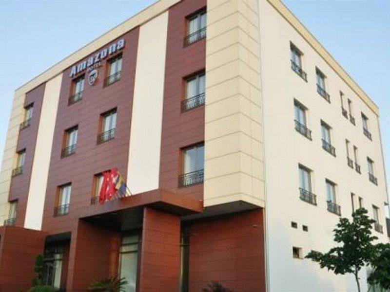 Amazona Hotel Pristina Buitenkant foto